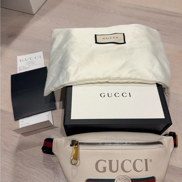 Gucci Cream Belt Bag with Red and Green Accents - Picture 2 of 10